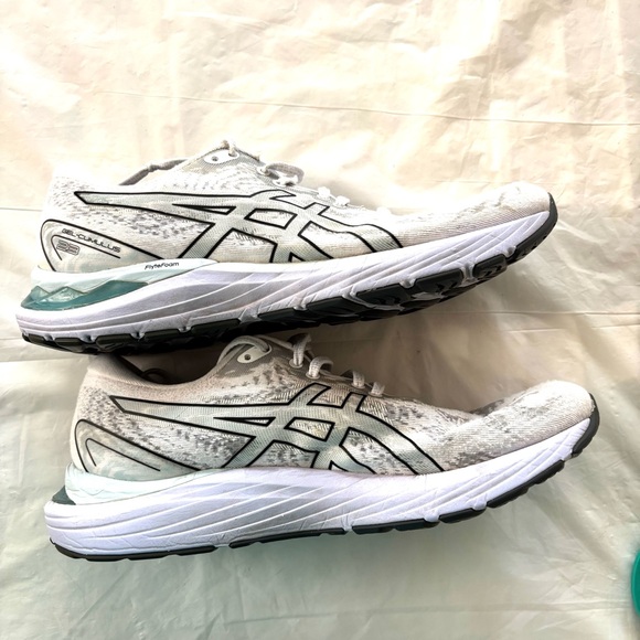 ASICS Gel Cumulus 23 White Gray Running Sneakers SZ 10.5 Worn 1X Indoors - Picture 3 of 14